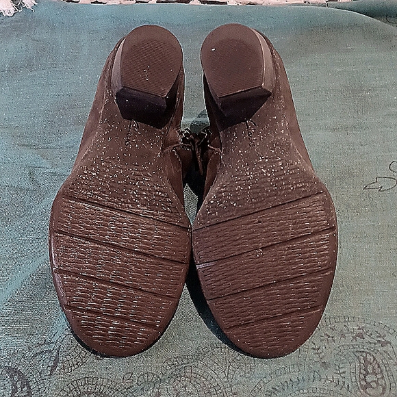 Brown leather booties size 7  Unstructured by Clarks~ SO cute - Picture 6 of 8